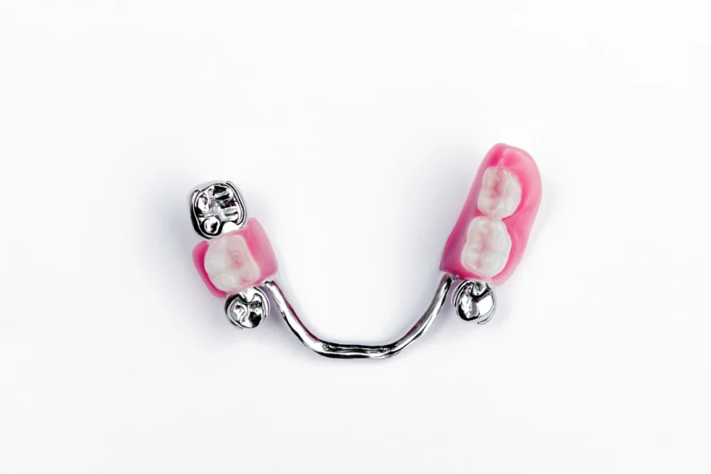 prótese dentária removível